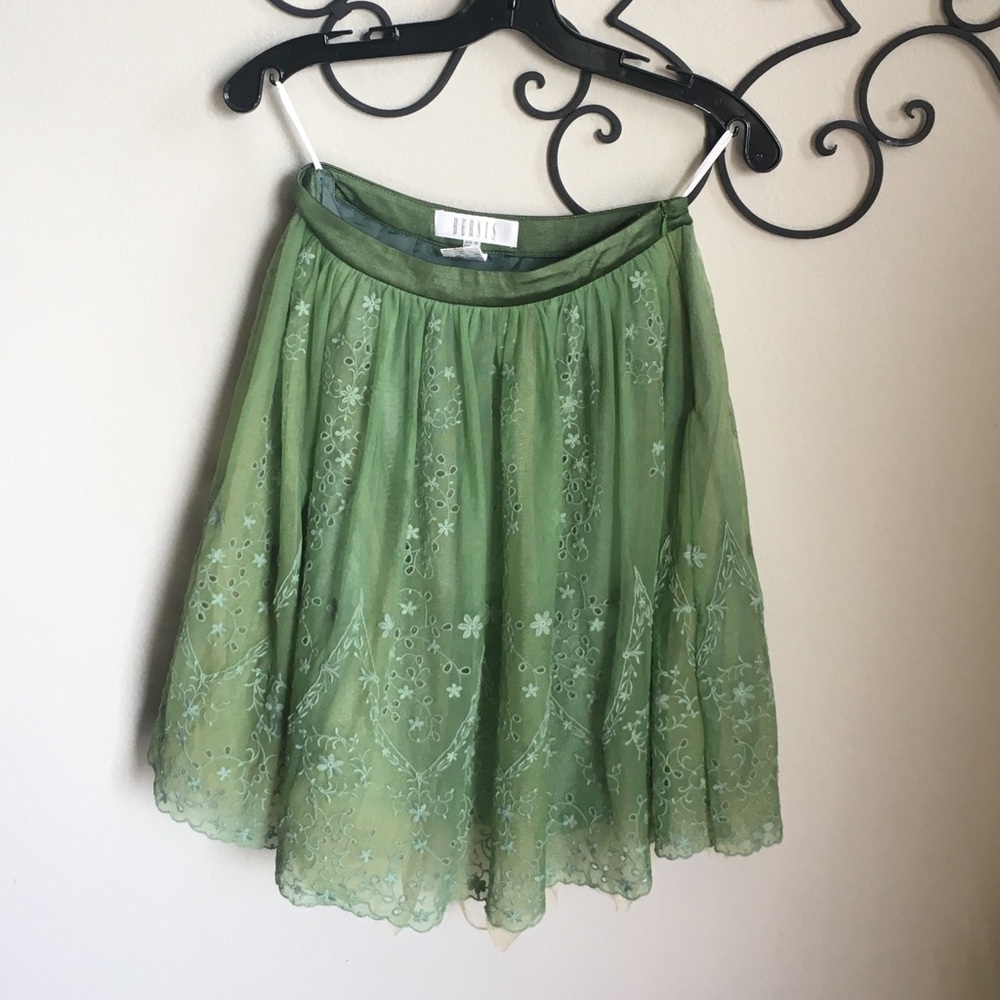 Lady’s skirt. Green and gold